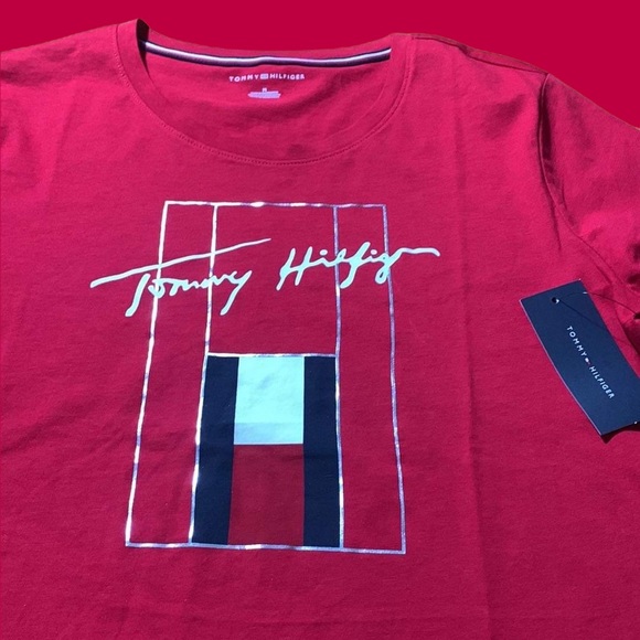 Tommy Hilfiger Tops - I’m selling a Tommy Hilfiger t shirt size M Color red
